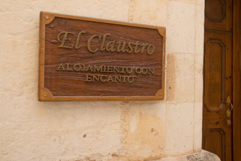 Grupoandria El Claustre De Ciutadella - Hospederia Vandrarhem Exteriör bild