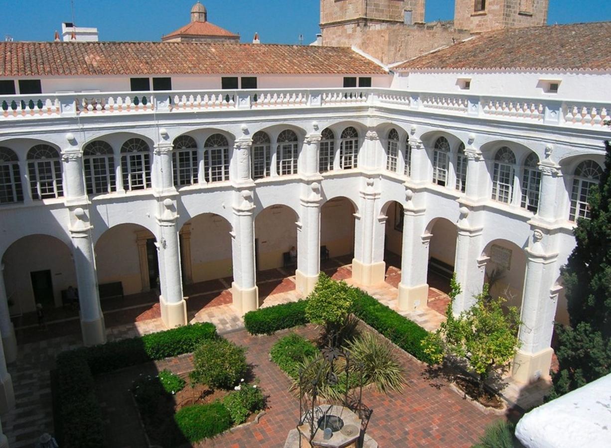Grupoandria El Claustre De Ciutadella - Hospederia Vandrarhem Exteriör bild